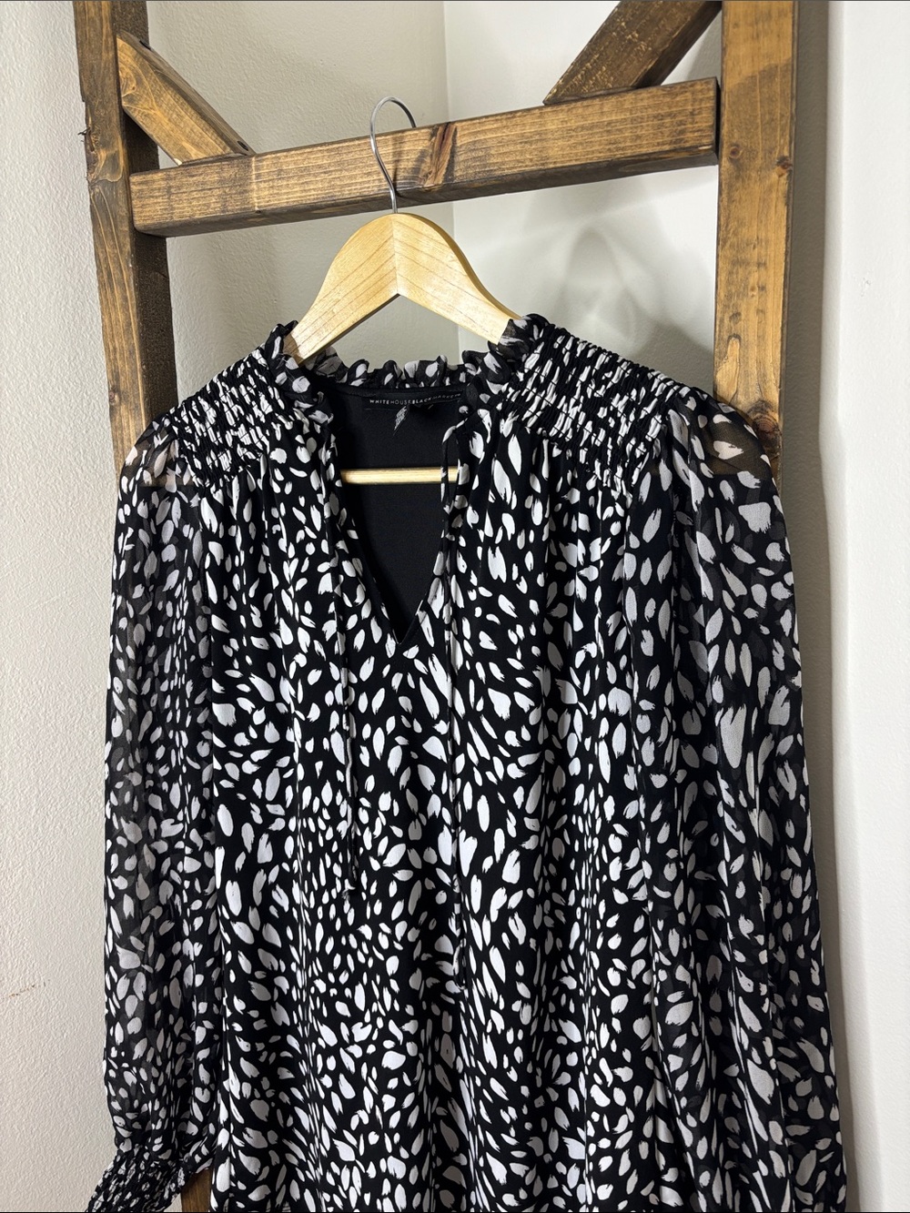 White House Black Market Black and White Printed Long-Sleeve Blouse Size XS - Picture 2 of 5